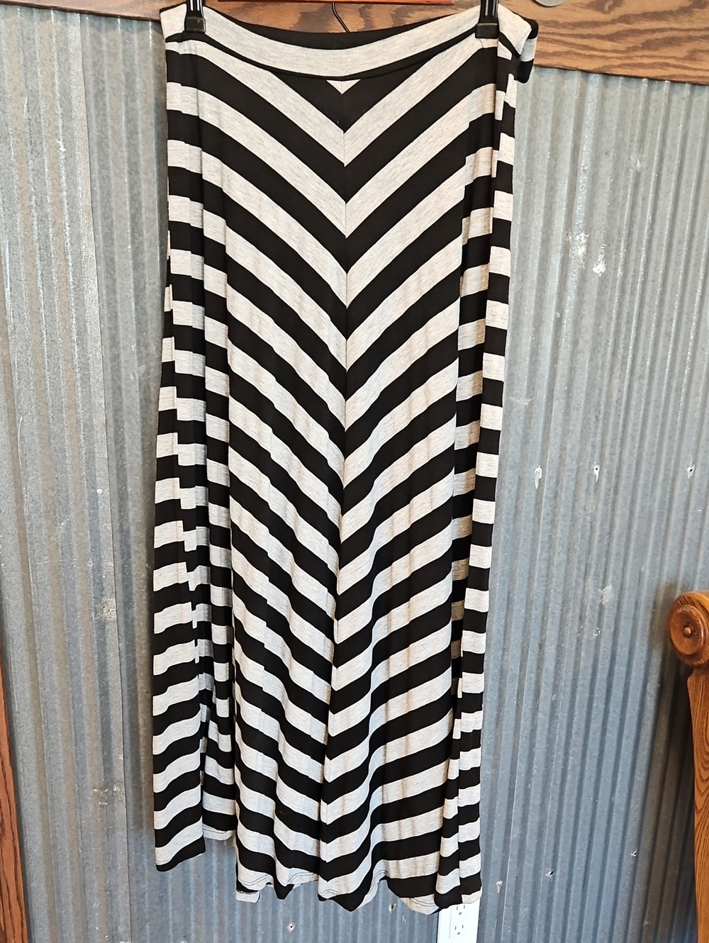 AGB Black and Gray Chevron Maxi Skirt